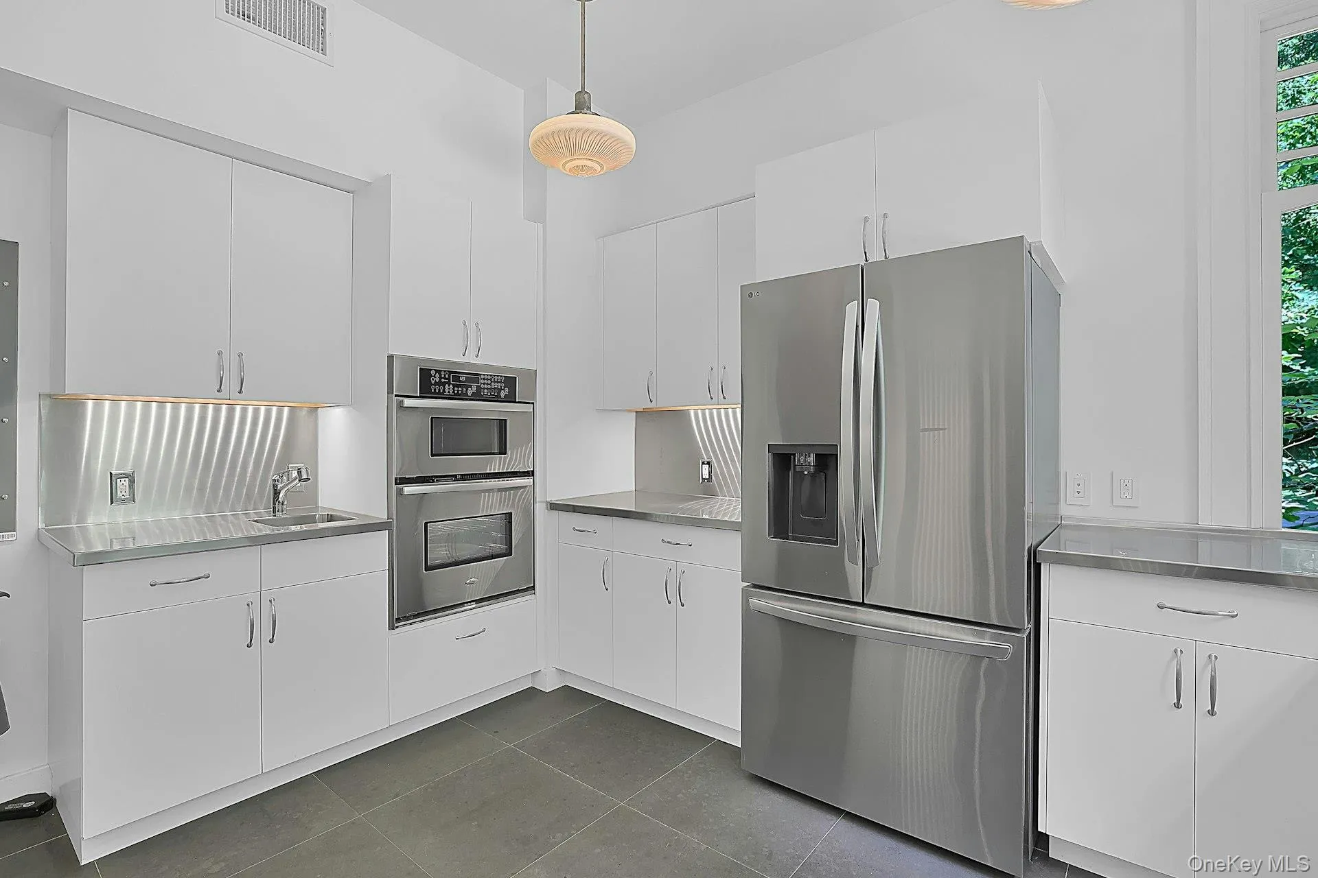 The double oven/microwave and bonus prep sink are musts for the serious cook. What will be the first meal that you prepare here? The double oven/microwave and bonus prep sink are musts for the serious cook. What will be the first meal that you prepare here?