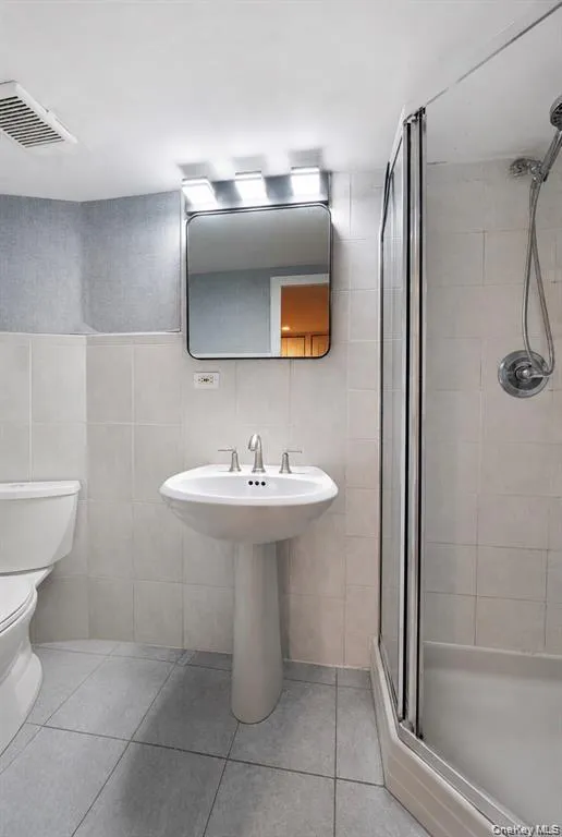 6991 Caldwell Avenue, New York, NY, 3 Bedrooms Bedrooms, 10 Rooms Rooms,2 BathroomsBathrooms,Residential,For Rent,Caldwell,0,1039184 6991 Caldwell Avenue, New York, NY, 3 Bedrooms Bedrooms, 10 Rooms Rooms,2 BathroomsBathrooms,Residential,For Rent,Caldwell,0,1039184