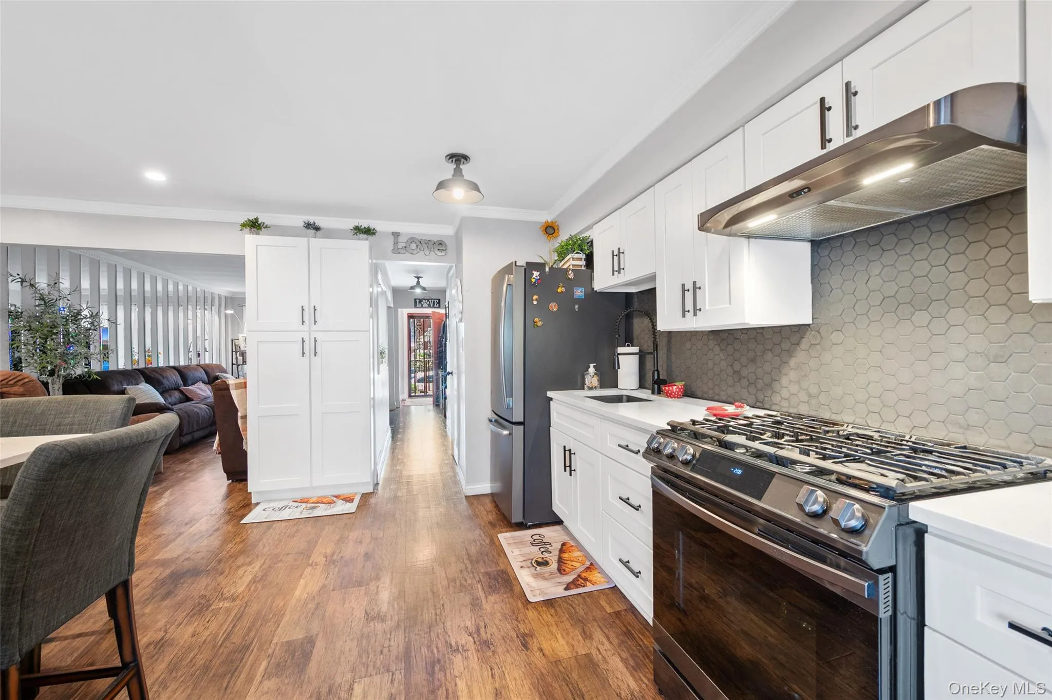 6991 Caldwell Avenue, New York, NY, 3 Bedrooms Bedrooms, 10 Rooms Rooms,2 BathroomsBathrooms,Residential,For Rent,Caldwell,0,1039184 6991 Caldwell Avenue, New York, NY, 3 Bedrooms Bedrooms, 10 Rooms Rooms,2 BathroomsBathrooms,Residential,For Rent,Caldwell,0,1039184