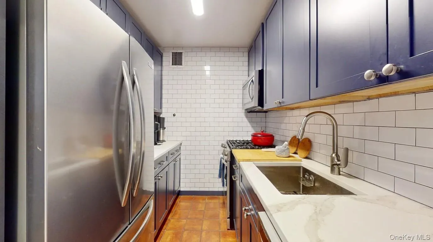 185 End Avenue, New York, NY, 2 Rooms Rooms,1 BathroomBathrooms,Residential,For Rent,End,0,1039186 185 End Avenue, New York, NY, 2 Rooms Rooms,1 BathroomBathrooms,Residential,For Rent,End,0,1039186