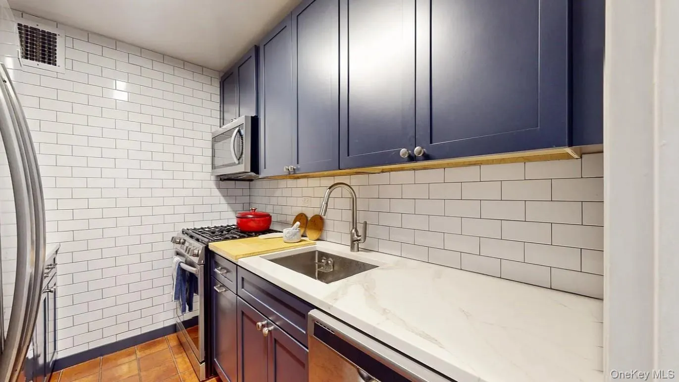 185 End Avenue, New York, NY, 2 Rooms Rooms,1 BathroomBathrooms,Residential,For Rent,End,0,1039186 185 End Avenue, New York, NY, 2 Rooms Rooms,1 BathroomBathrooms,Residential,For Rent,End,0,1039186