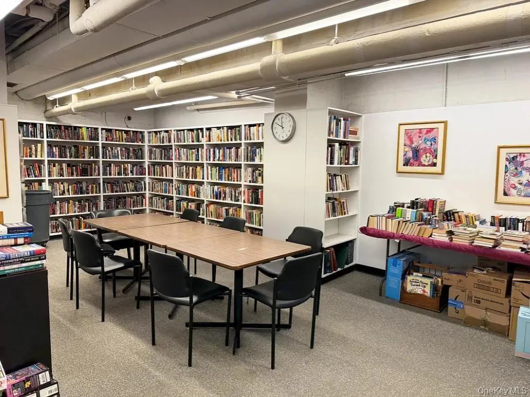 185 End Avenue, New York, NY, 2 Rooms Rooms,1 BathroomBathrooms,Residential,For Rent,End,0,1039186 185 End Avenue, New York, NY, 2 Rooms Rooms,1 BathroomBathrooms,Residential,For Rent,End,0,1039186