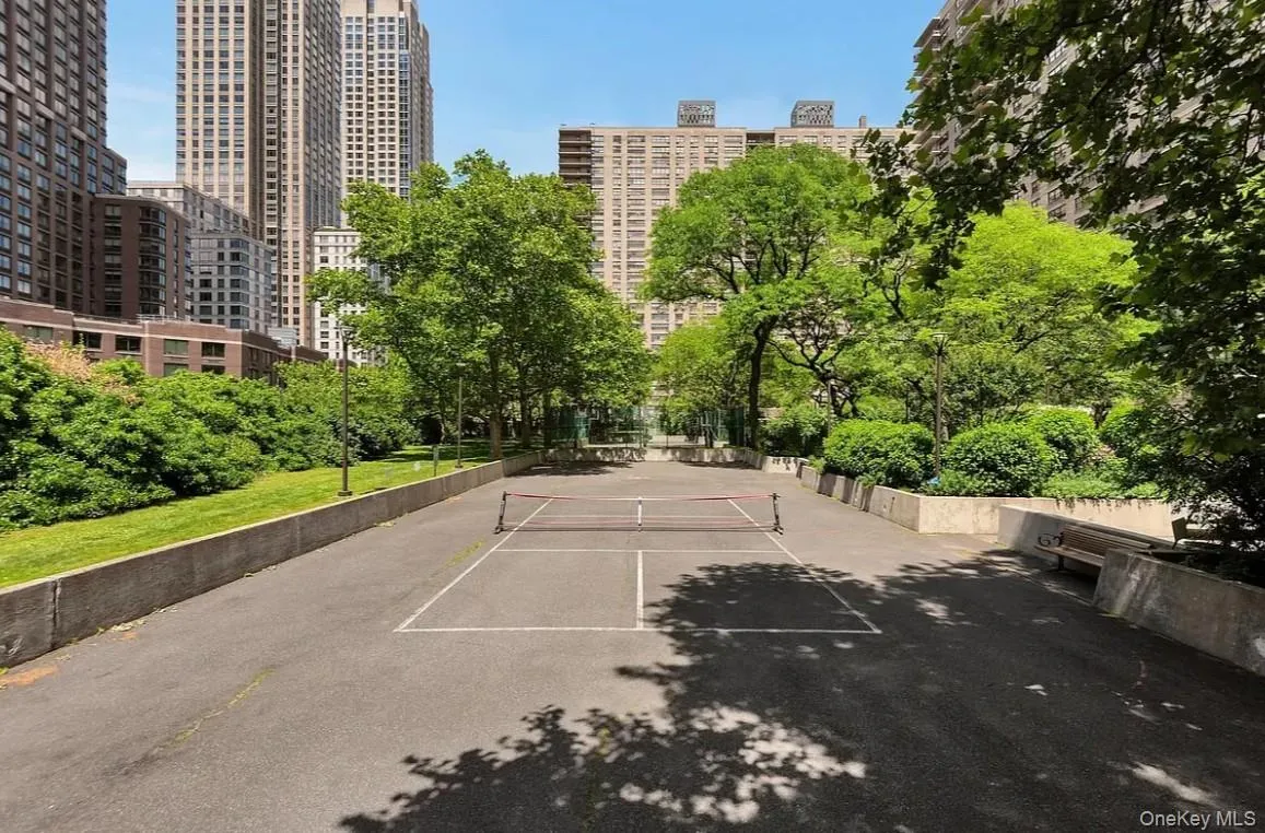 185 End Avenue, New York, NY, 2 Rooms Rooms,1 BathroomBathrooms,Residential,For Rent,End,0,1039186 185 End Avenue, New York, NY, 2 Rooms Rooms,1 BathroomBathrooms,Residential,For Rent,End,0,1039186