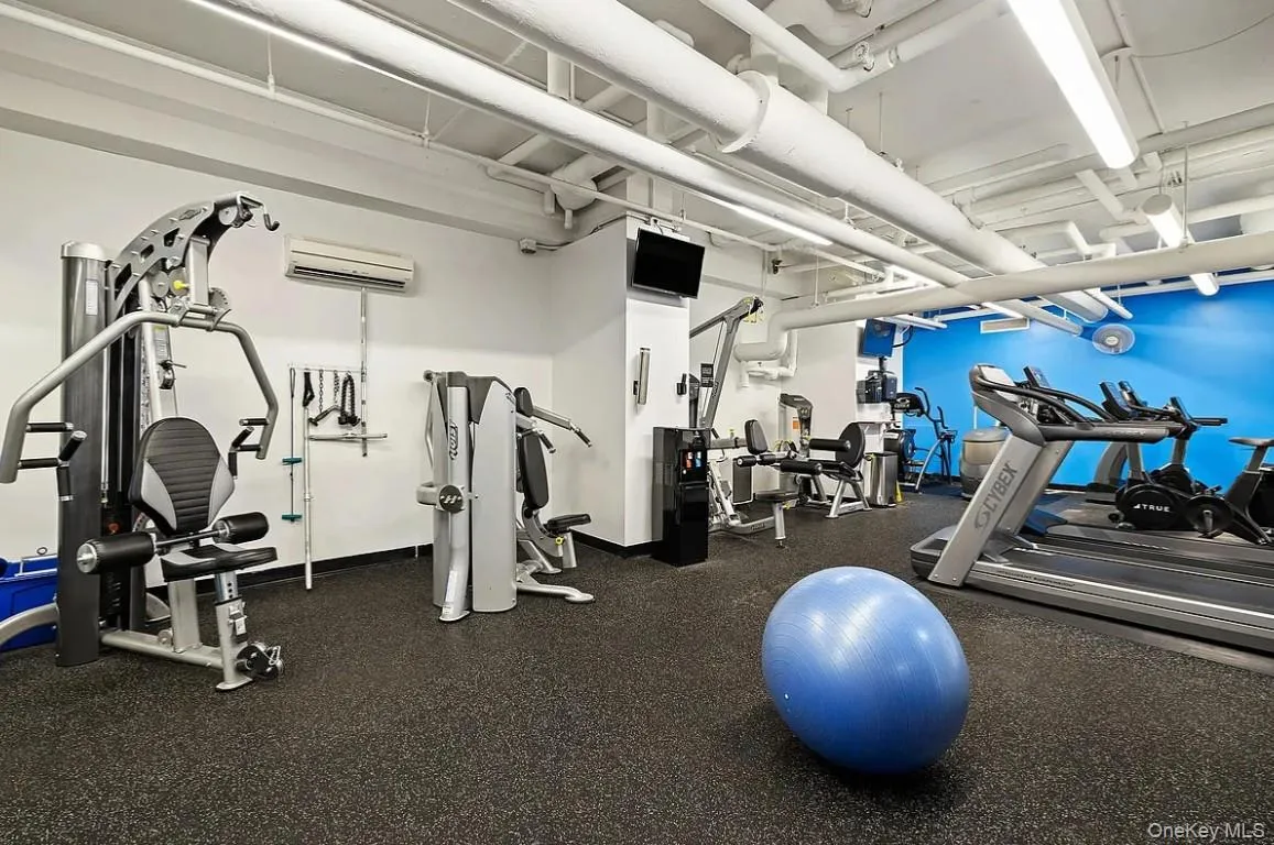 185 End Avenue, New York, NY, 2 Rooms Rooms,1 BathroomBathrooms,Residential,For Rent,End,0,1039186 185 End Avenue, New York, NY, 2 Rooms Rooms,1 BathroomBathrooms,Residential,For Rent,End,0,1039186
