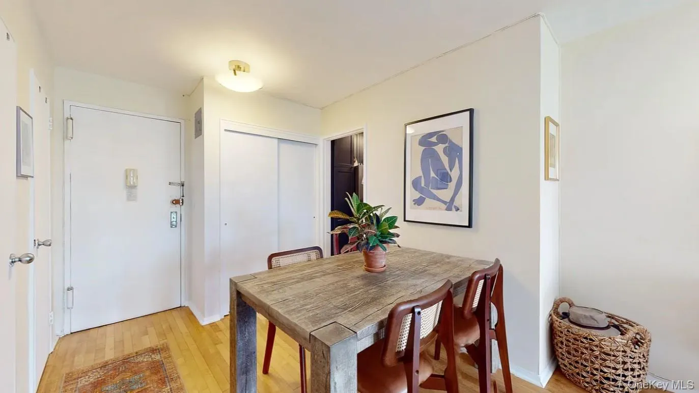 185 End Avenue, New York, NY, 2 Rooms Rooms,1 BathroomBathrooms,Residential,For Rent,End,0,1039186 185 End Avenue, New York, NY, 2 Rooms Rooms,1 BathroomBathrooms,Residential,For Rent,End,0,1039186