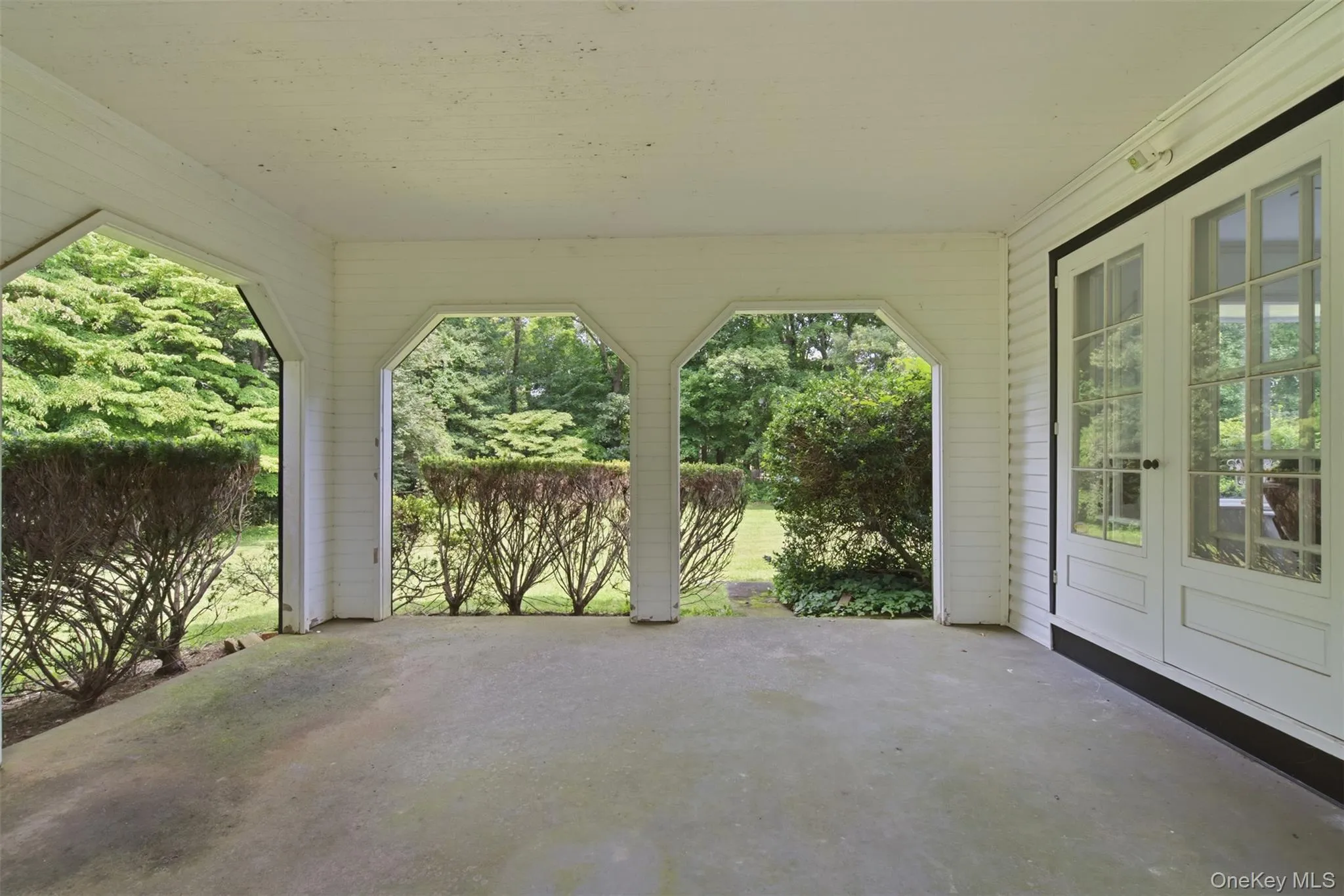 Covered outdoor side patio Covered outdoor side patio