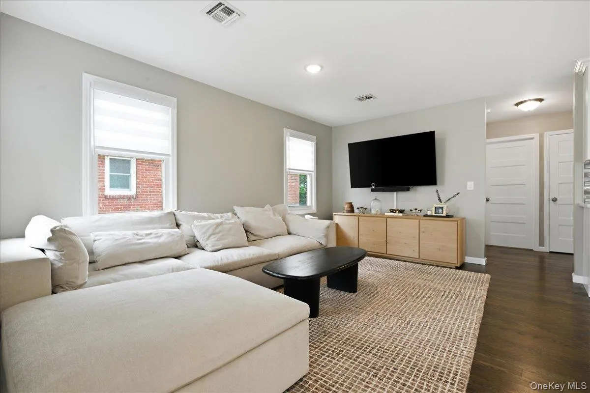 47 Fendale Street, Hempstead, NY, 4 Bedrooms Bedrooms, 7 Rooms Rooms,2 BathroomsBathrooms,Residential,For Rent,Fendale,0,1039188 47 Fendale Street, Hempstead, NY, 4 Bedrooms Bedrooms, 7 Rooms Rooms,2 BathroomsBathrooms,Residential,For Rent,Fendale,0,1039188