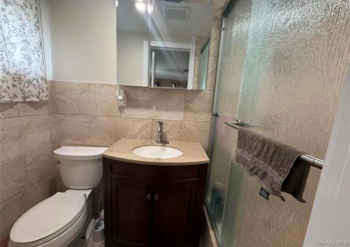82 Schenectady Avenue, Babylon, NY, 3 Bedrooms Bedrooms, 5 Rooms Rooms,1 BathroomBathrooms,Residential Lease,For Rent,Schenectady,0,1039189 82 Schenectady Avenue, Babylon, NY, 3 Bedrooms Bedrooms, 5 Rooms Rooms,1 BathroomBathrooms,Residential Lease,For Rent,Schenectady,0,1039189
