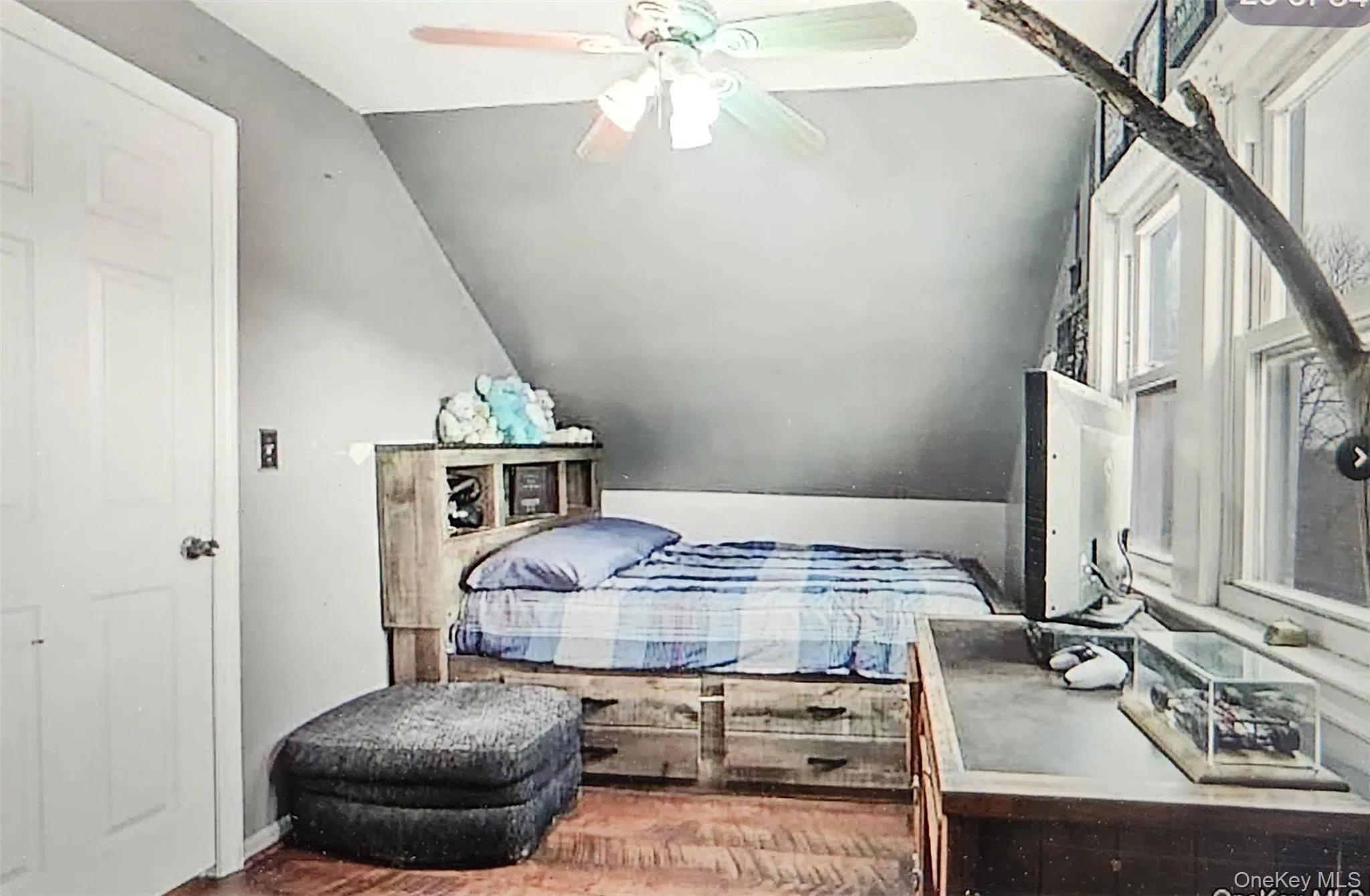 Upstairs bedroom Upstairs bedroom