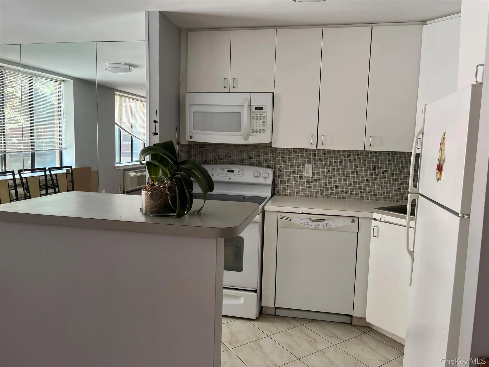10 Canterbury Road, North Hempstead, NY, 1 Bedroom Bedrooms, 4 Rooms Rooms,1 BathroomBathrooms,Residential Lease,For Rent,Canterbury,0,1039200 10 Canterbury Road, North Hempstead, NY, 1 Bedroom Bedrooms, 4 Rooms Rooms,1 BathroomBathrooms,Residential Lease,For Rent,Canterbury,0,1039200