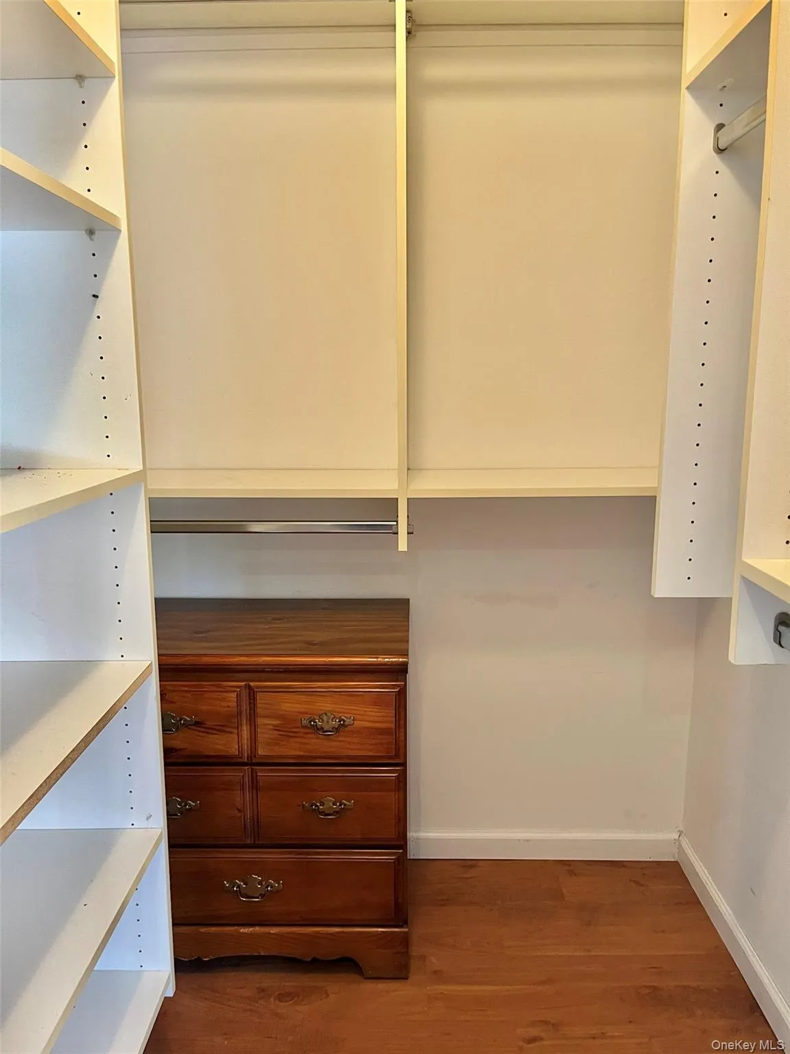 10 Canterbury Road, North Hempstead, NY, 1 Bedroom Bedrooms, 4 Rooms Rooms,1 BathroomBathrooms,Residential Lease,For Rent,Canterbury,0,1039200 10 Canterbury Road, North Hempstead, NY, 1 Bedroom Bedrooms, 4 Rooms Rooms,1 BathroomBathrooms,Residential Lease,For Rent,Canterbury,0,1039200