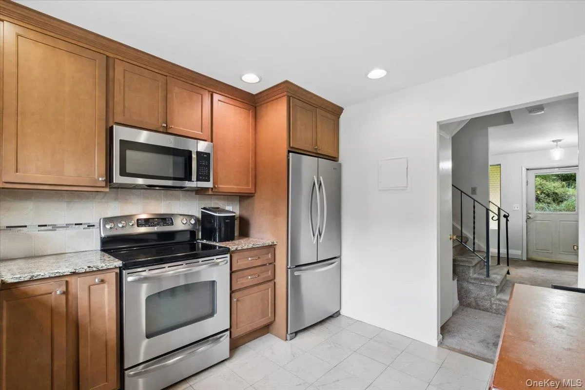 226 Coachlight Square, Cortlandt, NY, 3 Bedrooms Bedrooms, 6 Rooms Rooms,2 BathroomsBathrooms,Residential,For Rent,Coachlight,0,1039205 226 Coachlight Square, Cortlandt, NY, 3 Bedrooms Bedrooms, 6 Rooms Rooms,2 BathroomsBathrooms,Residential,For Rent,Coachlight,0,1039205