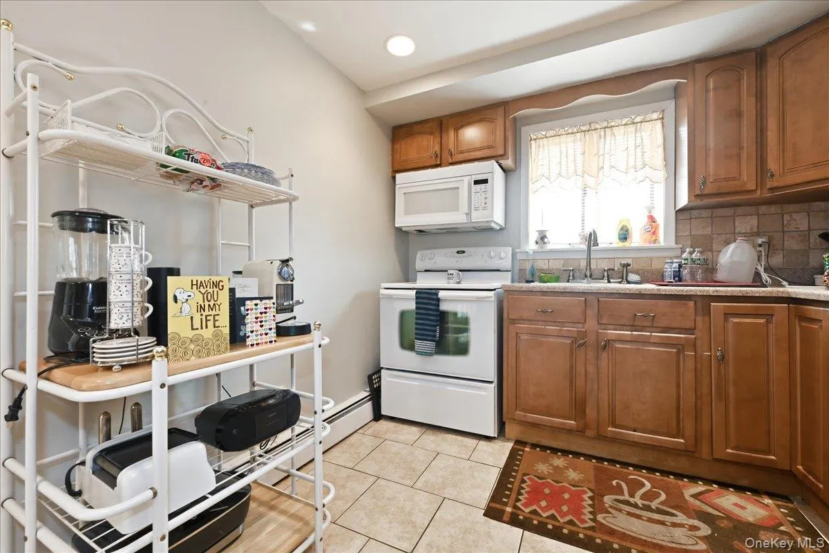3790 Waverly Avenue, Hempstead, NY, 4 Bedrooms Bedrooms, 14 Rooms Rooms,2 BathroomsBathrooms,Residential,For Rent,Waverly,0,1039207 3790 Waverly Avenue, Hempstead, NY, 4 Bedrooms Bedrooms, 14 Rooms Rooms,2 BathroomsBathrooms,Residential,For Rent,Waverly,0,1039207