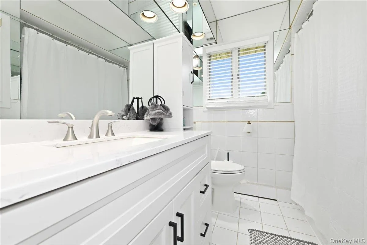 3790 Waverly Avenue, Hempstead, NY, 4 Bedrooms Bedrooms, 14 Rooms Rooms,2 BathroomsBathrooms,Residential,For Rent,Waverly,0,1039207 3790 Waverly Avenue, Hempstead, NY, 4 Bedrooms Bedrooms, 14 Rooms Rooms,2 BathroomsBathrooms,Residential,For Rent,Waverly,0,1039207