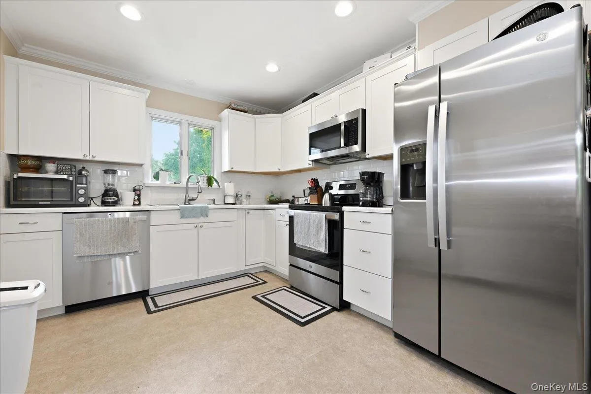 3790 Waverly Avenue, Hempstead, NY, 4 Bedrooms Bedrooms, 14 Rooms Rooms,2 BathroomsBathrooms,Residential,For Rent,Waverly,0,1039207 3790 Waverly Avenue, Hempstead, NY, 4 Bedrooms Bedrooms, 14 Rooms Rooms,2 BathroomsBathrooms,Residential,For Rent,Waverly,0,1039207