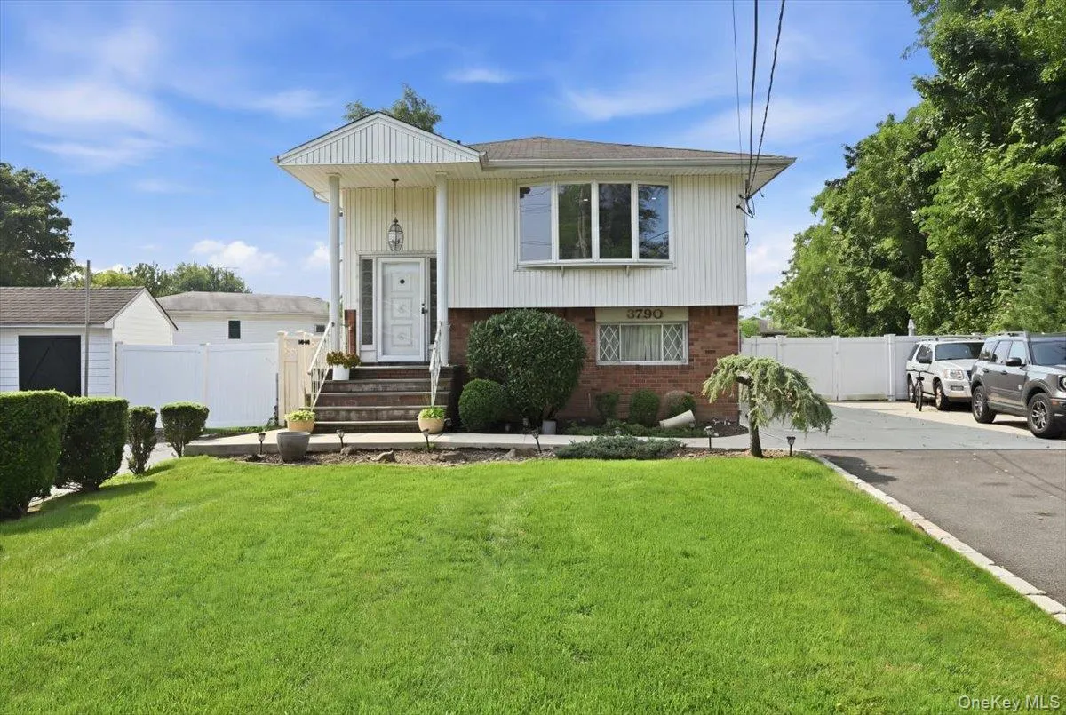 3790 Waverly Avenue, Hempstead, NY, 4 Bedrooms Bedrooms, 14 Rooms Rooms,2 BathroomsBathrooms,Residential,For Rent,Waverly,0,1039207 3790 Waverly Avenue, Hempstead, NY, 4 Bedrooms Bedrooms, 14 Rooms Rooms,2 BathroomsBathrooms,Residential,For Rent,Waverly,0,1039207