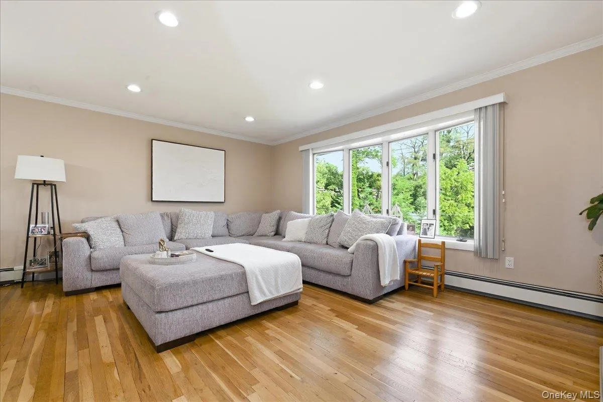 3790 Waverly Avenue, Hempstead, NY, 4 Bedrooms Bedrooms, 14 Rooms Rooms,2 BathroomsBathrooms,Residential,For Rent,Waverly,0,1039207 3790 Waverly Avenue, Hempstead, NY, 4 Bedrooms Bedrooms, 14 Rooms Rooms,2 BathroomsBathrooms,Residential,For Rent,Waverly,0,1039207