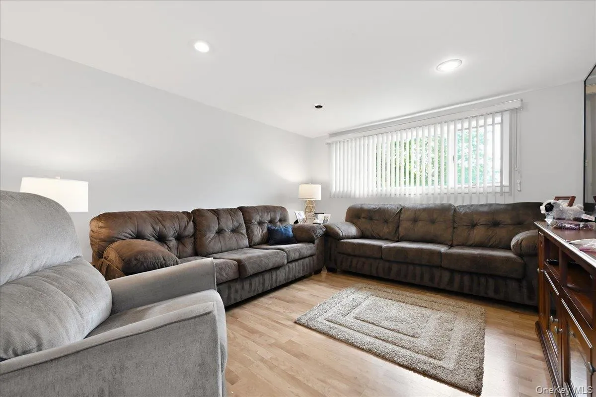 3790 Waverly Avenue, Hempstead, NY, 4 Bedrooms Bedrooms, 14 Rooms Rooms,2 BathroomsBathrooms,Residential,For Rent,Waverly,0,1039207 3790 Waverly Avenue, Hempstead, NY, 4 Bedrooms Bedrooms, 14 Rooms Rooms,2 BathroomsBathrooms,Residential,For Rent,Waverly,0,1039207