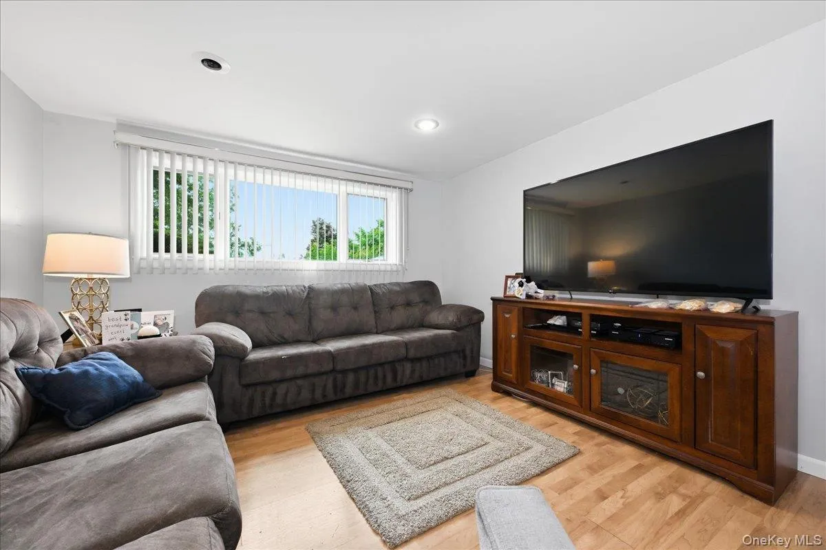 3790 Waverly Avenue, Hempstead, NY, 4 Bedrooms Bedrooms, 14 Rooms Rooms,2 BathroomsBathrooms,Residential,For Rent,Waverly,0,1039207 3790 Waverly Avenue, Hempstead, NY, 4 Bedrooms Bedrooms, 14 Rooms Rooms,2 BathroomsBathrooms,Residential,For Rent,Waverly,0,1039207