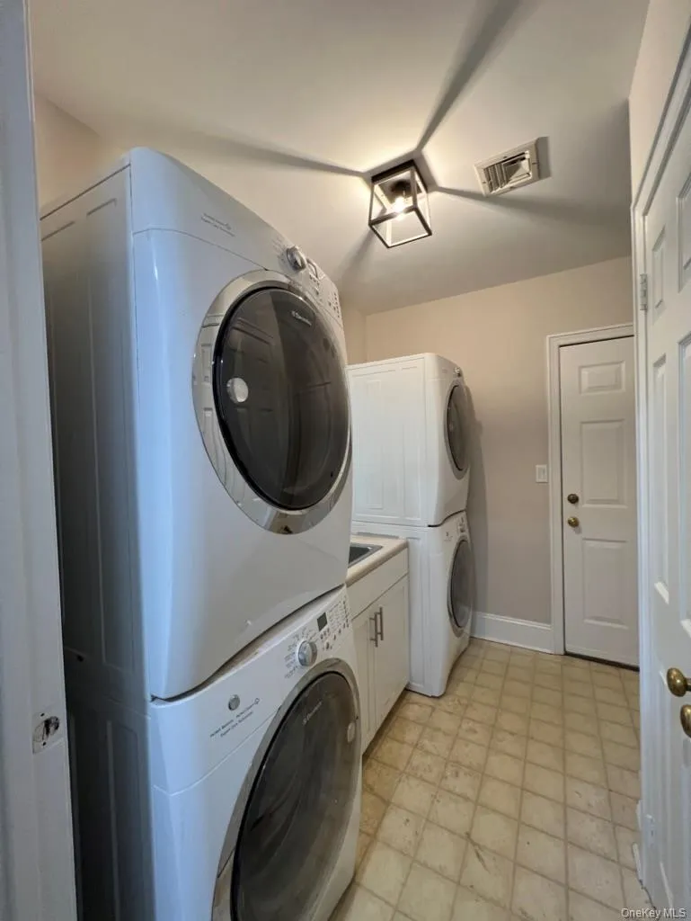 23 Matinecock Farms Road, Oyster Bay, NY, 5 Bedrooms Bedrooms, 9 Rooms Rooms,4 BathroomsBathrooms,Residential Lease,For Rent,Matinecock Farms,0,1039209 23 Matinecock Farms Road, Oyster Bay, NY, 5 Bedrooms Bedrooms, 9 Rooms Rooms,4 BathroomsBathrooms,Residential Lease,For Rent,Matinecock Farms,0,1039209
