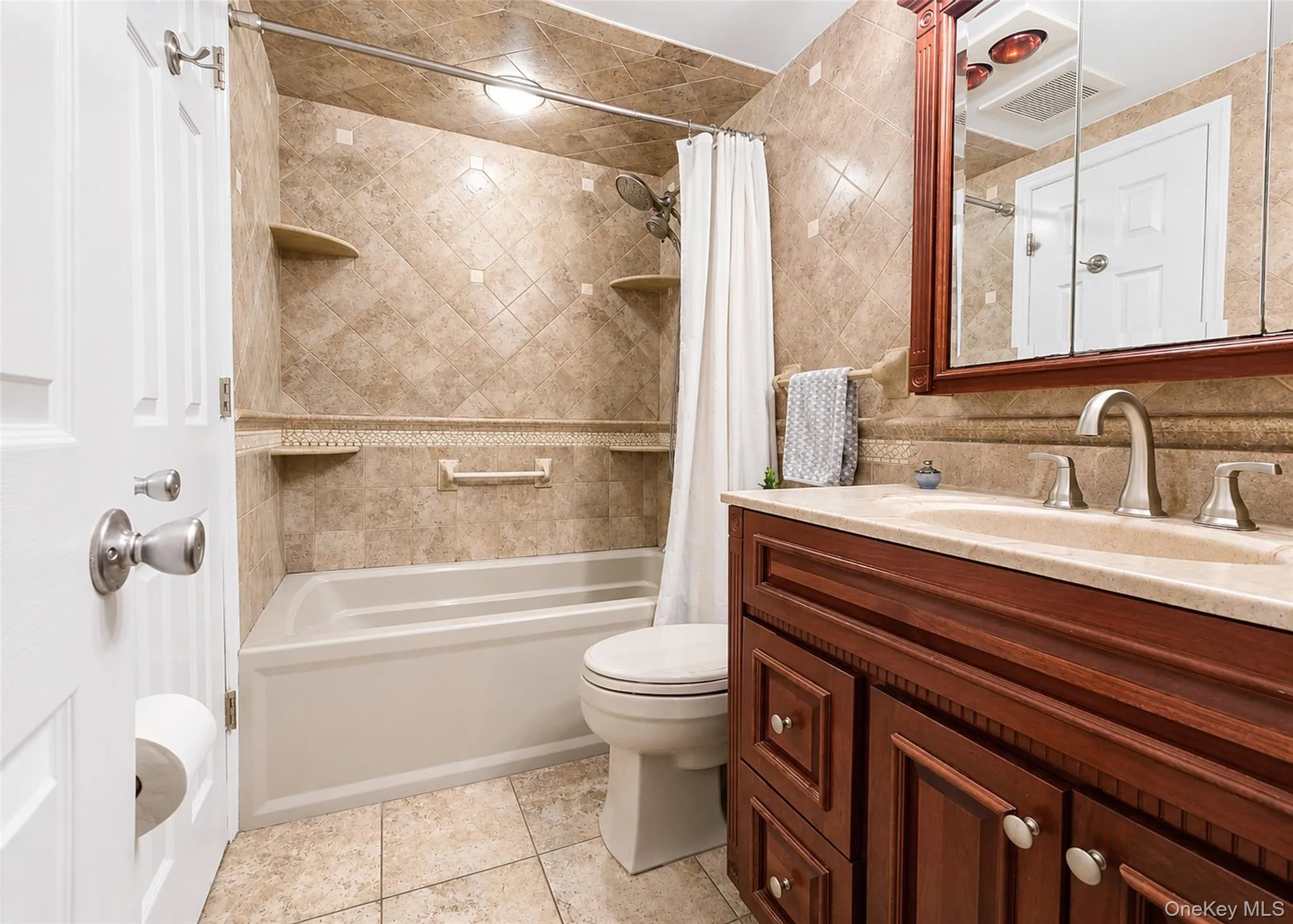 4 Halfcircle Drive, Brookhaven, NY, 5 Bedrooms Bedrooms, 8 Rooms Rooms,2 BathroomsBathrooms,Residential,For Rent,Halfcircle,0,1039213 4 Halfcircle Drive, Brookhaven, NY, 5 Bedrooms Bedrooms, 8 Rooms Rooms,2 BathroomsBathrooms,Residential,For Rent,Halfcircle,0,1039213