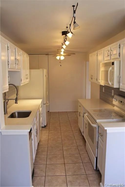 55 N. Broadway, White Plains, NY, 2 Bedrooms Bedrooms, 5 Rooms Rooms,2 BathroomsBathrooms,Residential Lease,For Rent,N. Broadway,0,1039219 55 N. Broadway, White Plains, NY, 2 Bedrooms Bedrooms, 5 Rooms Rooms,2 BathroomsBathrooms,Residential Lease,For Rent,N. Broadway,0,1039219