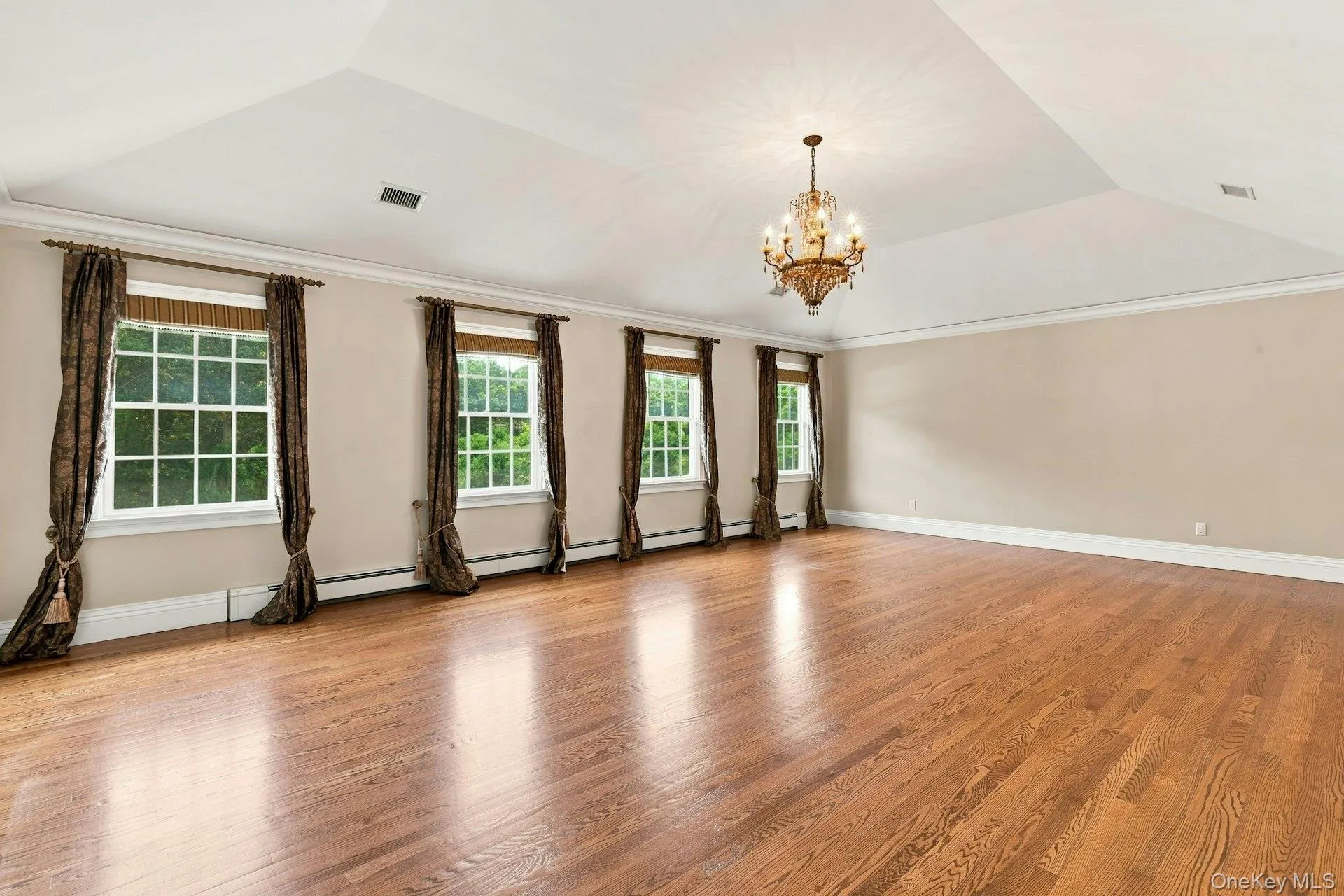 28 Spruce Street, Brookhaven, NY, 6 Bedrooms Bedrooms, 14 Rooms Rooms,4 BathroomsBathrooms,Residential,For Rent,Spruce,0,1039232 28 Spruce Street, Brookhaven, NY, 6 Bedrooms Bedrooms, 14 Rooms Rooms,4 BathroomsBathrooms,Residential,For Rent,Spruce,0,1039232