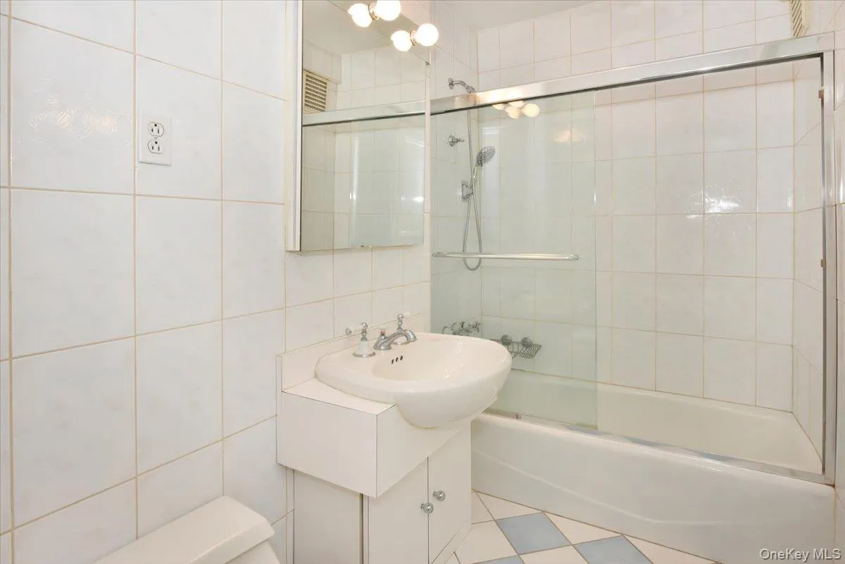 Hall Bath 3 Hall Bath 3