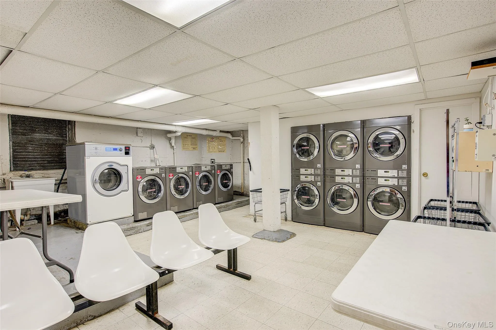 77-12 35th Avenue, New York, NY, 2 Bedrooms Bedrooms, 4 Rooms Rooms,1 BathroomBathrooms,Residential,For Rent,35th,0,1039236 77-12 35th Avenue, New York, NY, 2 Bedrooms Bedrooms, 4 Rooms Rooms,1 BathroomBathrooms,Residential,For Rent,35th,0,1039236