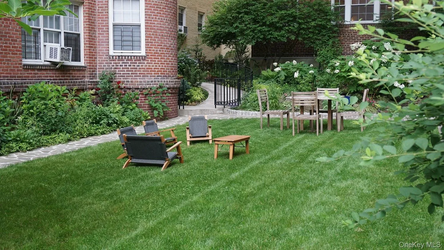 77-12 35th Avenue, New York, NY, 2 Bedrooms Bedrooms, 4 Rooms Rooms,1 BathroomBathrooms,Residential,For Rent,35th,0,1039236 77-12 35th Avenue, New York, NY, 2 Bedrooms Bedrooms, 4 Rooms Rooms,1 BathroomBathrooms,Residential,For Rent,35th,0,1039236