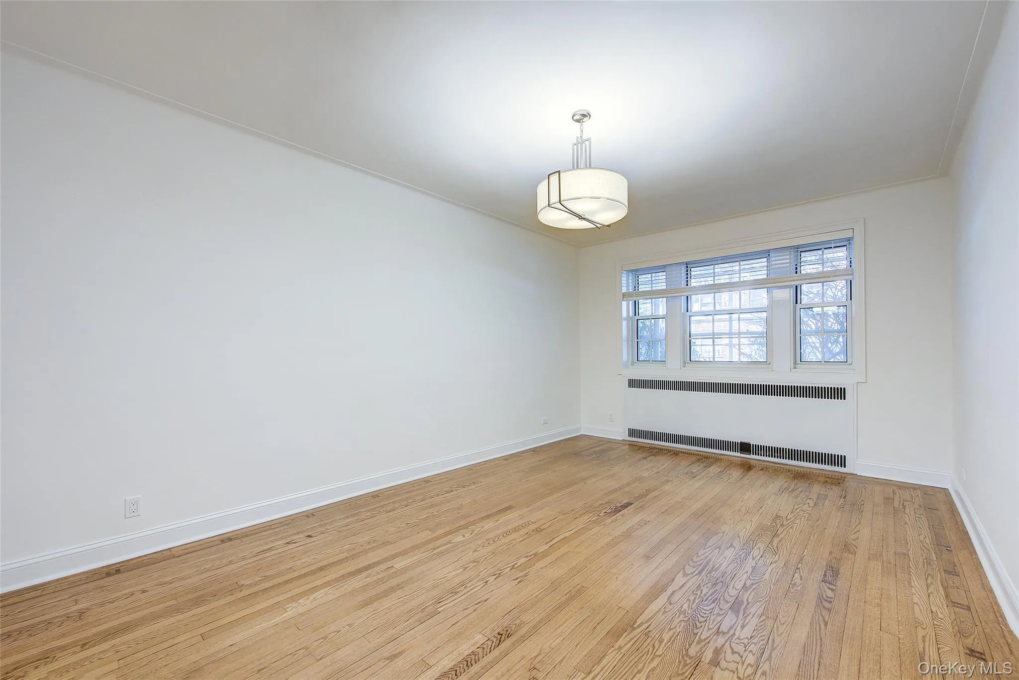 77-12 35th Avenue, New York, NY, 2 Bedrooms Bedrooms, 4 Rooms Rooms,1 BathroomBathrooms,Residential,For Rent,35th,0,1039236 77-12 35th Avenue, New York, NY, 2 Bedrooms Bedrooms, 4 Rooms Rooms,1 BathroomBathrooms,Residential,For Rent,35th,0,1039236