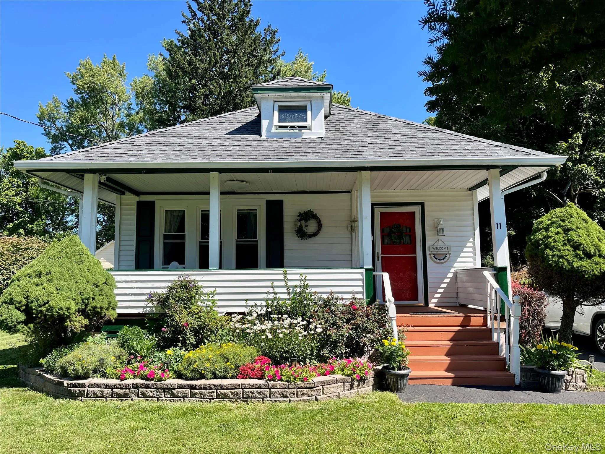 11 Rose Place, Woodbury, NY, 2 Bedrooms Bedrooms, 7 Rooms Rooms,1 BathroomBathrooms,Residential,For Rent,Rose,0,1039240 11 Rose Place, Woodbury, NY, 2 Bedrooms Bedrooms, 7 Rooms Rooms,1 BathroomBathrooms,Residential,For Rent,Rose,0,1039240