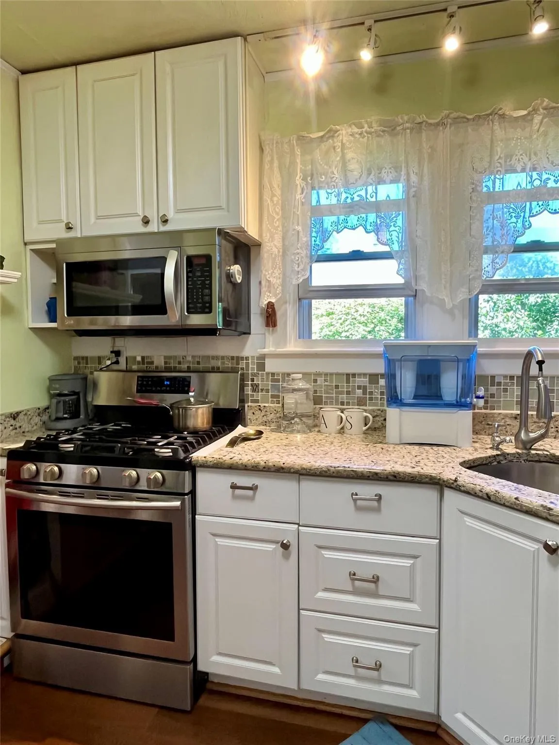 11 Rose Place, Woodbury, NY, 2 Bedrooms Bedrooms, 7 Rooms Rooms,1 BathroomBathrooms,Residential,For Rent,Rose,0,1039240 11 Rose Place, Woodbury, NY, 2 Bedrooms Bedrooms, 7 Rooms Rooms,1 BathroomBathrooms,Residential,For Rent,Rose,0,1039240
