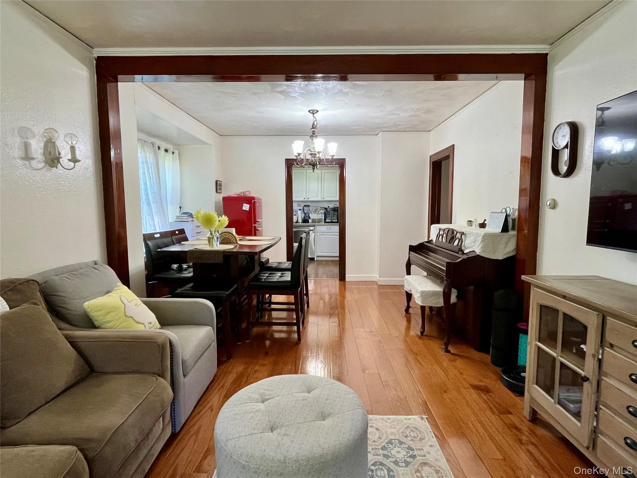 11 Rose Place, Woodbury, NY, 2 Bedrooms Bedrooms, 7 Rooms Rooms,1 BathroomBathrooms,Residential,For Rent,Rose,0,1039240 11 Rose Place, Woodbury, NY, 2 Bedrooms Bedrooms, 7 Rooms Rooms,1 BathroomBathrooms,Residential,For Rent,Rose,0,1039240