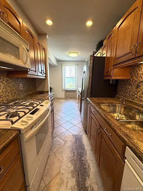 250 Broadway, Yonkers, NY, 2 Bedrooms Bedrooms, 5 Rooms Rooms,1 BathroomBathrooms,Residential,For Rent,Broadway,0,1039242 250 Broadway, Yonkers, NY, 2 Bedrooms Bedrooms, 5 Rooms Rooms,1 BathroomBathrooms,Residential,For Rent,Broadway,0,1039242