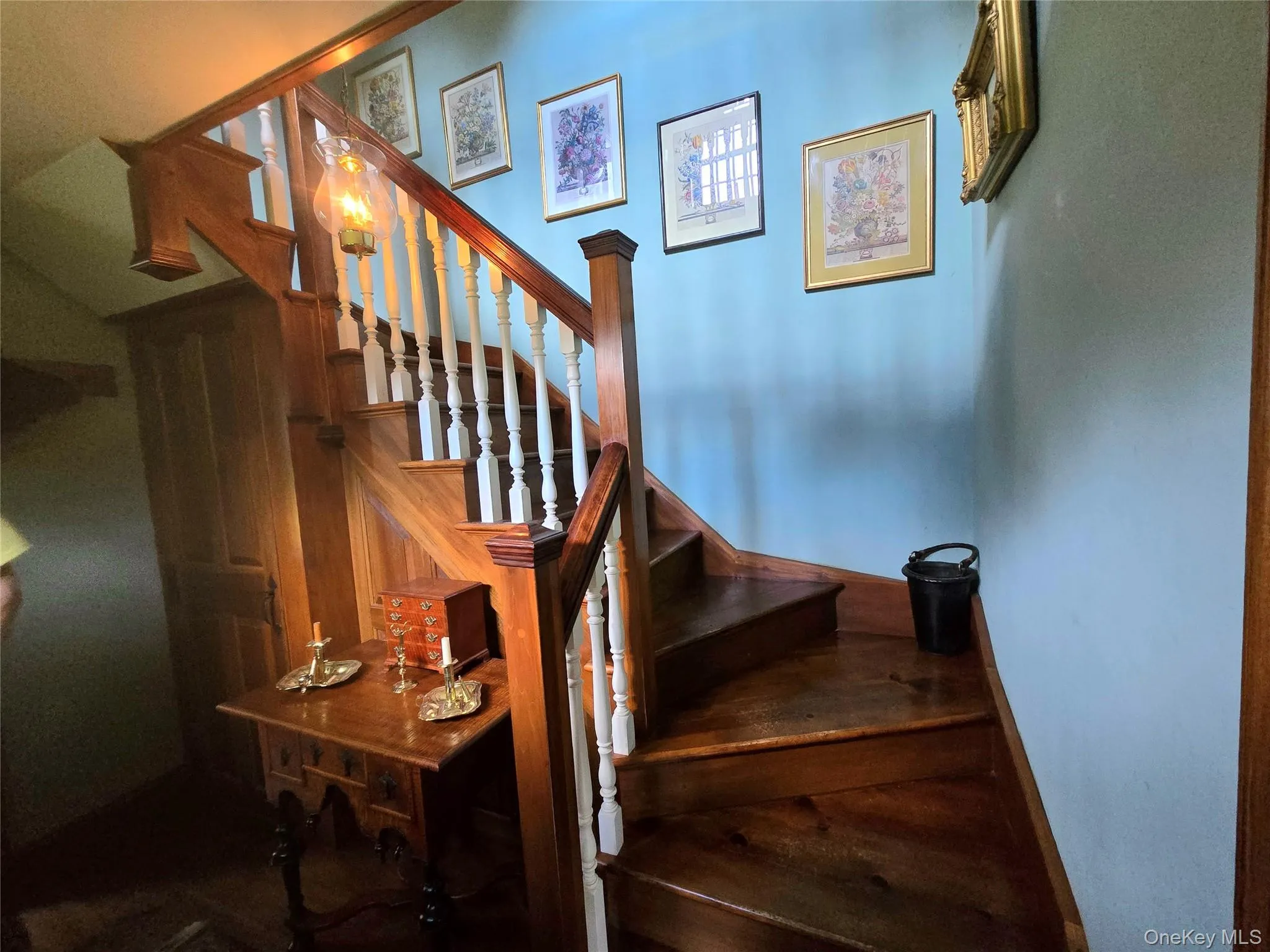 Stairway to bedrooms Stairway to bedrooms