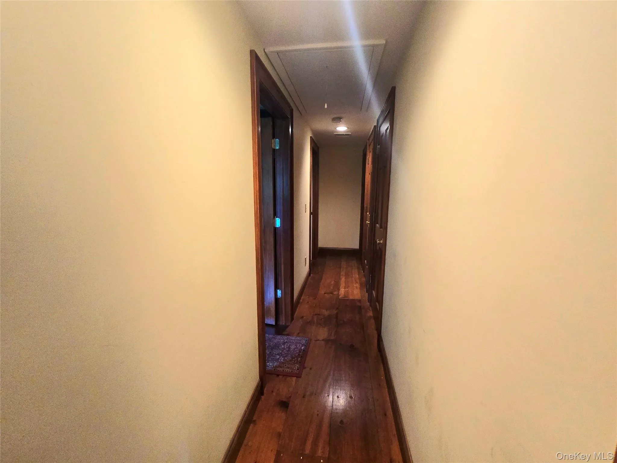 Hallway to bedrooms! Hallway to bedrooms!