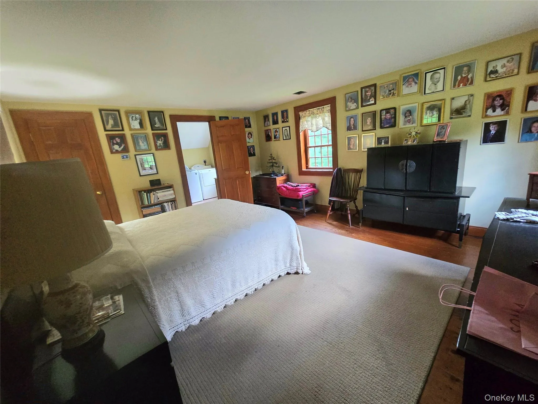 Primary bedroom, Bath, walk in closet! Primary bedroom, Bath, walk in closet!