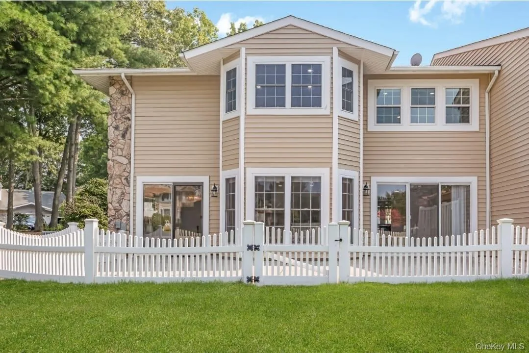 103 Colony Drive, Islip, NY, 4 Bedrooms Bedrooms, 8 Rooms Rooms,2 BathroomsBathrooms,Residential,For Rent,Colony,0,1039251 103 Colony Drive, Islip, NY, 4 Bedrooms Bedrooms, 8 Rooms Rooms,2 BathroomsBathrooms,Residential,For Rent,Colony,0,1039251