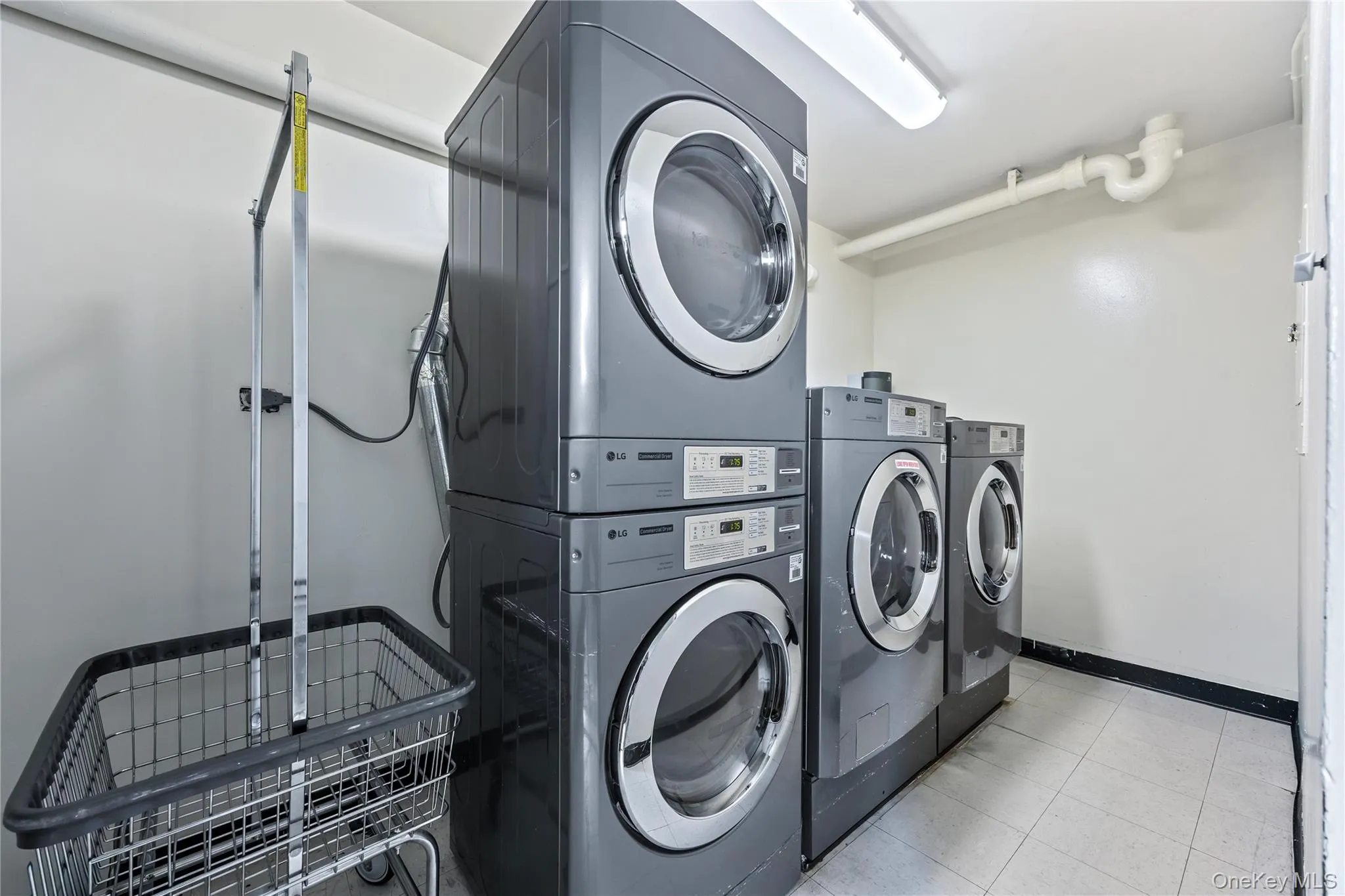 150-38 Union Turnpike, New York, NY, 2 Bedrooms Bedrooms, 6 Rooms Rooms,1 BathroomBathrooms,Residential,For Rent,Union,0,1039253 150-38 Union Turnpike, New York, NY, 2 Bedrooms Bedrooms, 6 Rooms Rooms,1 BathroomBathrooms,Residential,For Rent,Union,0,1039253