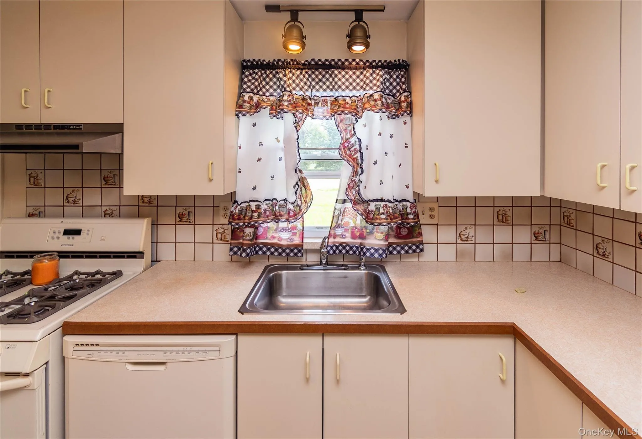 26 Beatty Lane, Crawford, NY, 4 Bedrooms Bedrooms, 8 Rooms Rooms,2 BathroomsBathrooms,Residential,For Rent,Beatty,0,1039262 26 Beatty Lane, Crawford, NY, 4 Bedrooms Bedrooms, 8 Rooms Rooms,2 BathroomsBathrooms,Residential,For Rent,Beatty,0,1039262