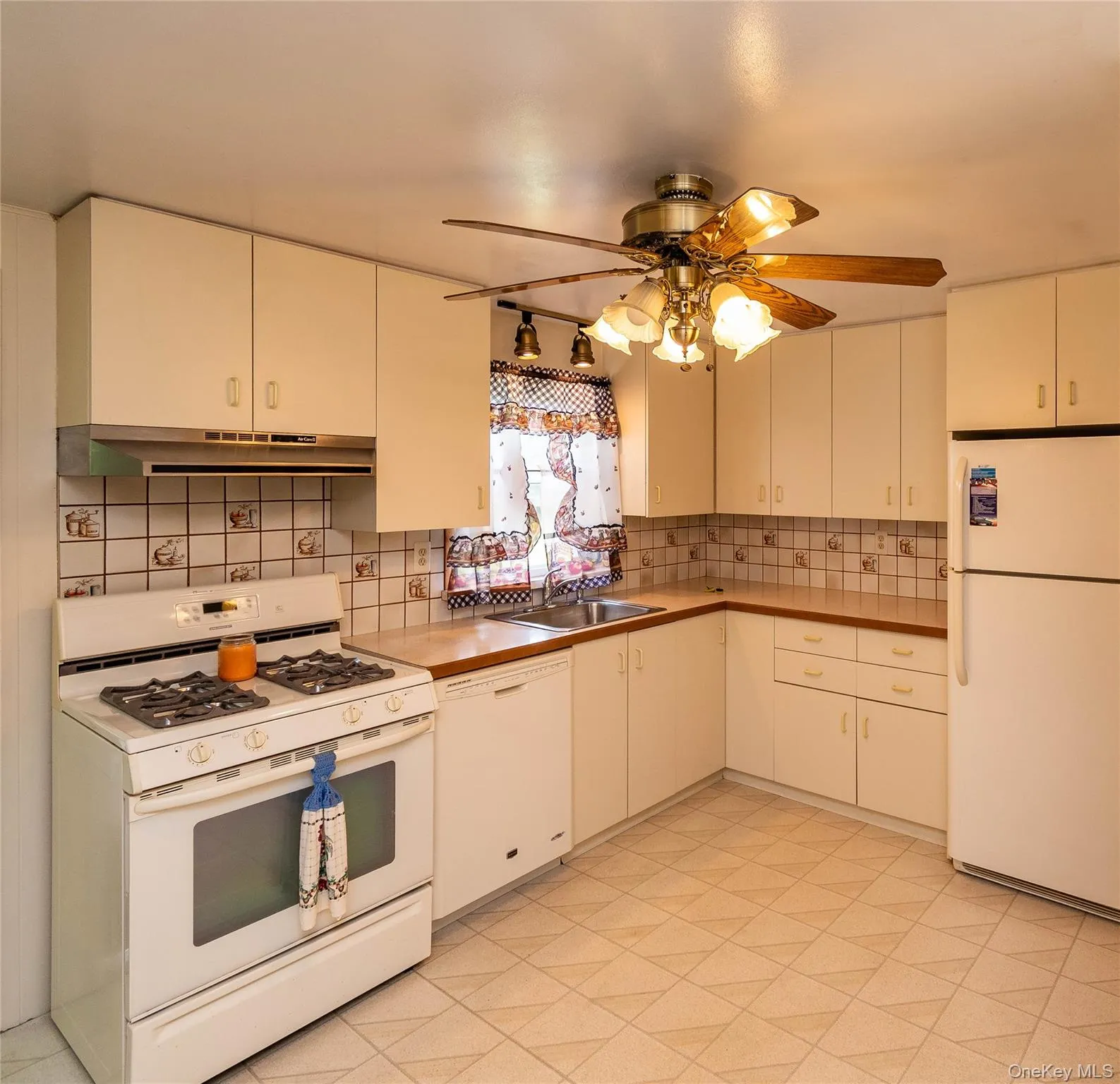 26 Beatty Lane, Crawford, NY, 4 Bedrooms Bedrooms, 8 Rooms Rooms,2 BathroomsBathrooms,Residential,For Rent,Beatty,0,1039262 26 Beatty Lane, Crawford, NY, 4 Bedrooms Bedrooms, 8 Rooms Rooms,2 BathroomsBathrooms,Residential,For Rent,Beatty,0,1039262