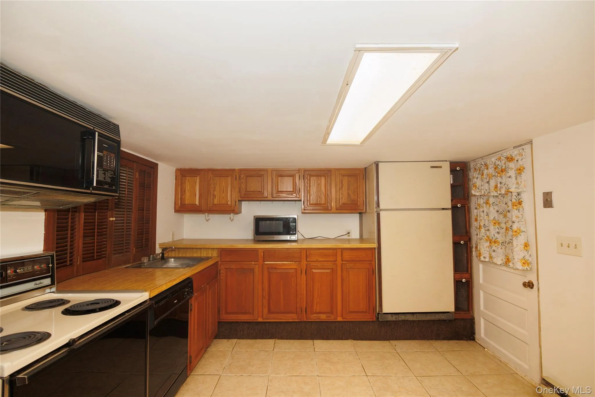 Ample size kitchen in lower level apartment. Ample size kitchen in lower level apartment.
