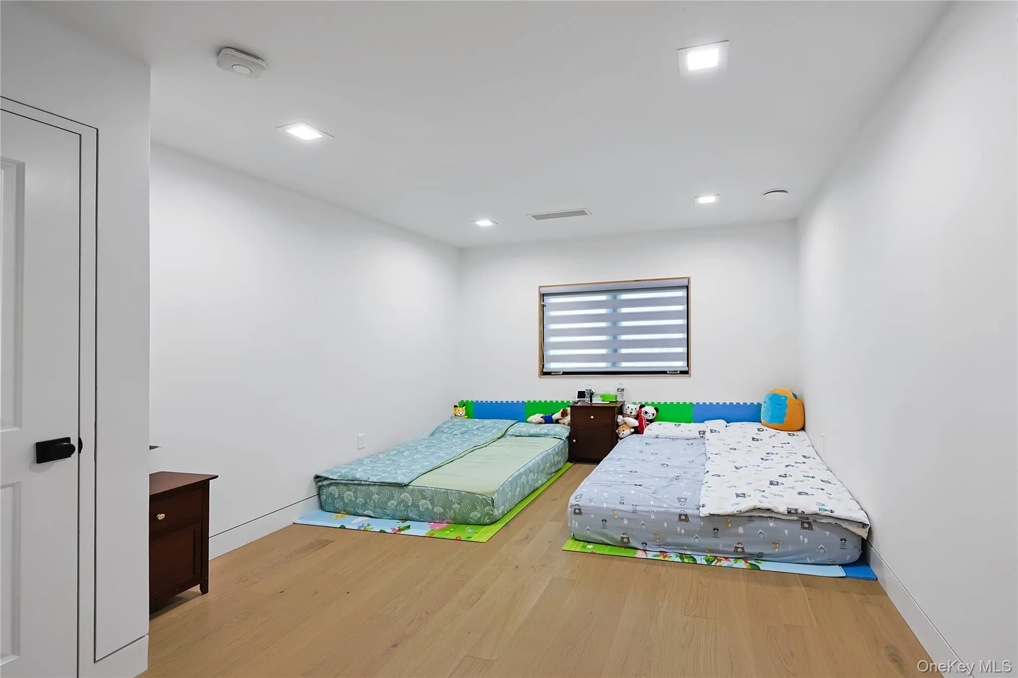 5 Market Lane, North Hempstead, NY, 4 Bedrooms Bedrooms, 8 Rooms Rooms,3 BathroomsBathrooms,Residential,For Rent,Market,0,1039273 5 Market Lane, North Hempstead, NY, 4 Bedrooms Bedrooms, 8 Rooms Rooms,3 BathroomsBathrooms,Residential,For Rent,Market,0,1039273