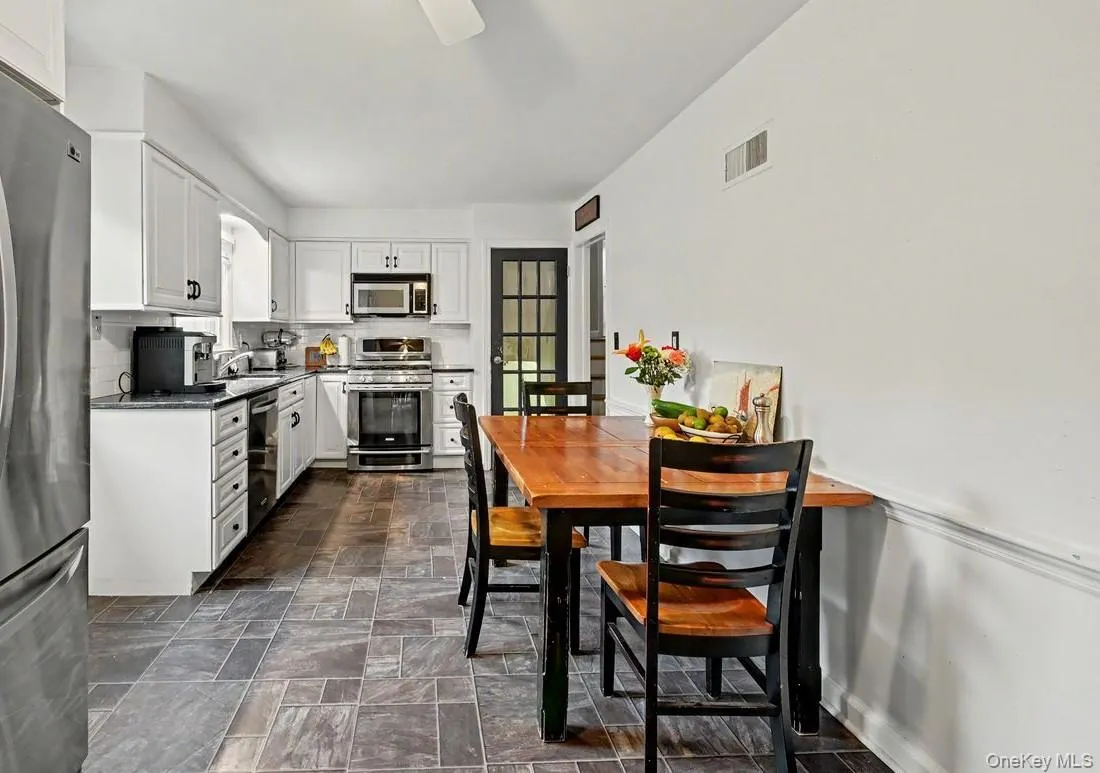 Updated eat-in kitchen. Updated eat-in kitchen.