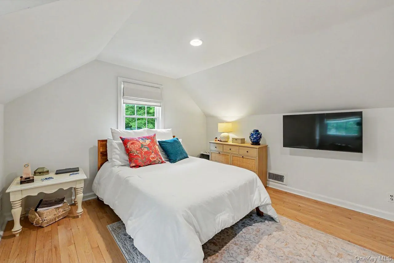 2 Edward Street, Harrison, NY, 3 Bedrooms Bedrooms, 7 Rooms Rooms,2 BathroomsBathrooms,Residential,For Rent,Edward,0,1039285 2 Edward Street, Harrison, NY, 3 Bedrooms Bedrooms, 7 Rooms Rooms,2 BathroomsBathrooms,Residential,For Rent,Edward,0,1039285