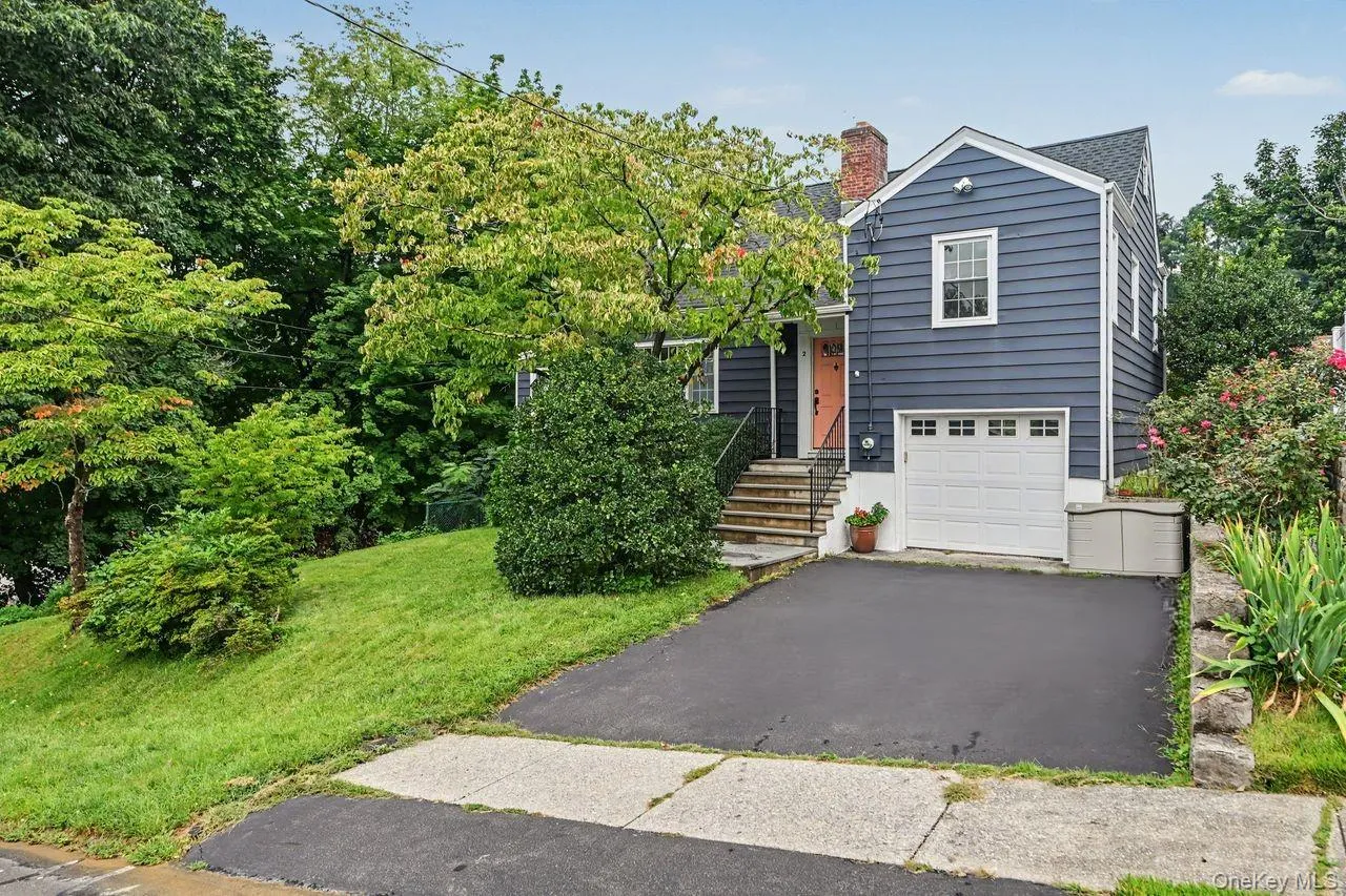 Home features a one car garage and driveway parking. Home features a one car garage and driveway parking.