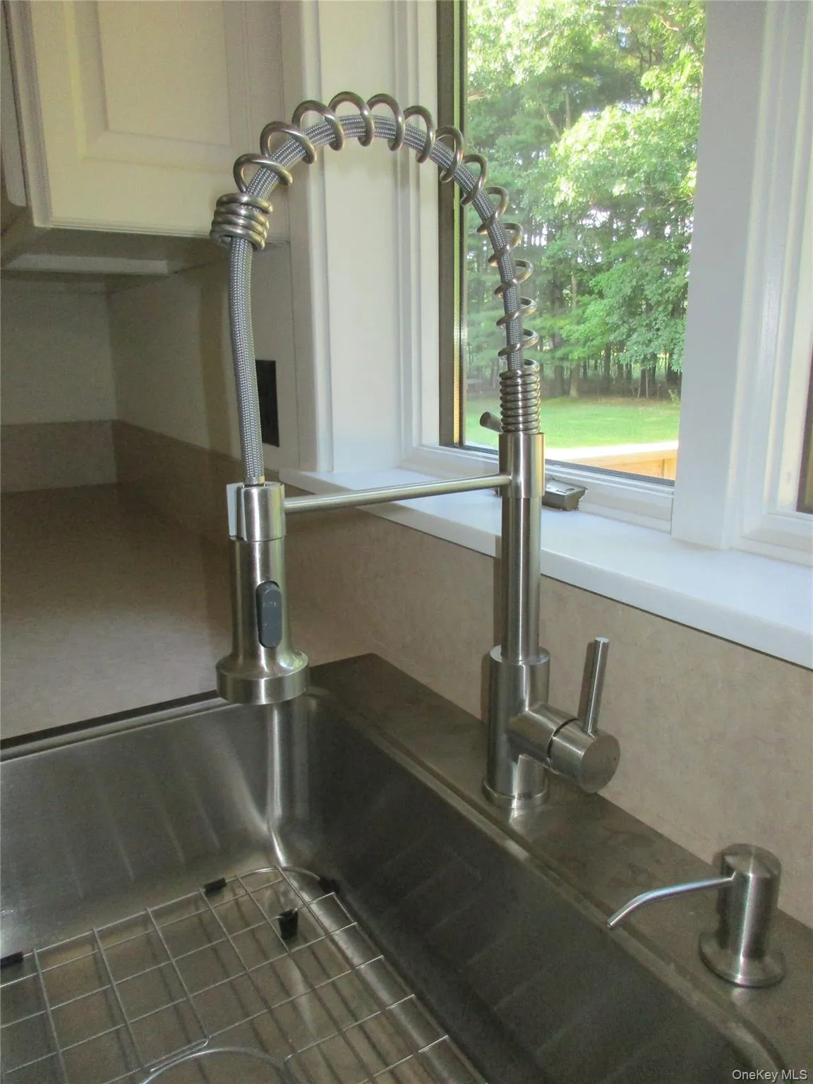 New beautiful faucet with spray New beautiful faucet with spray