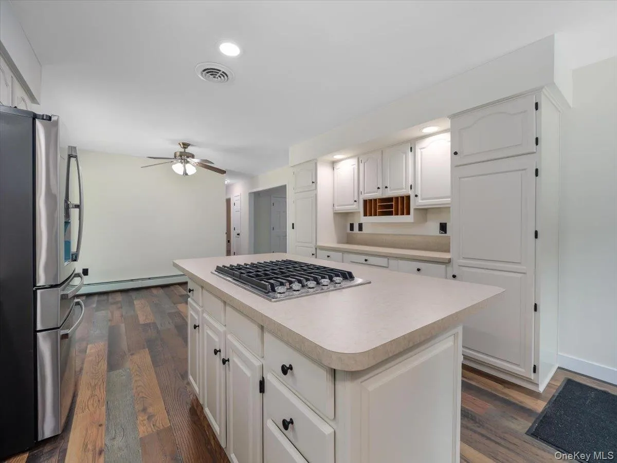Island - all new appliances in kitchen Island - all new appliances in kitchen