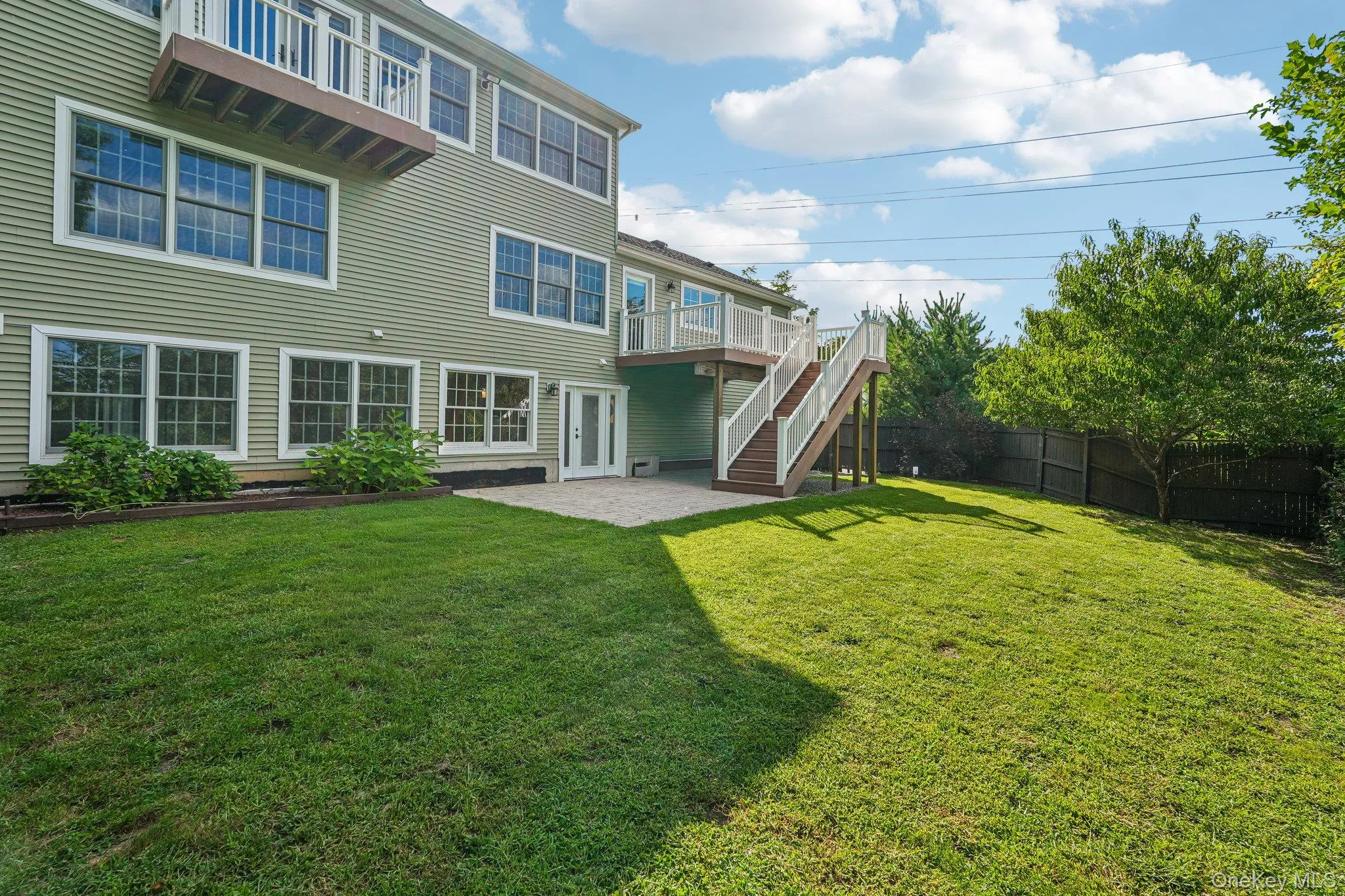Walkout Lower Level And Private Yard Walkout Lower Level And Private Yard